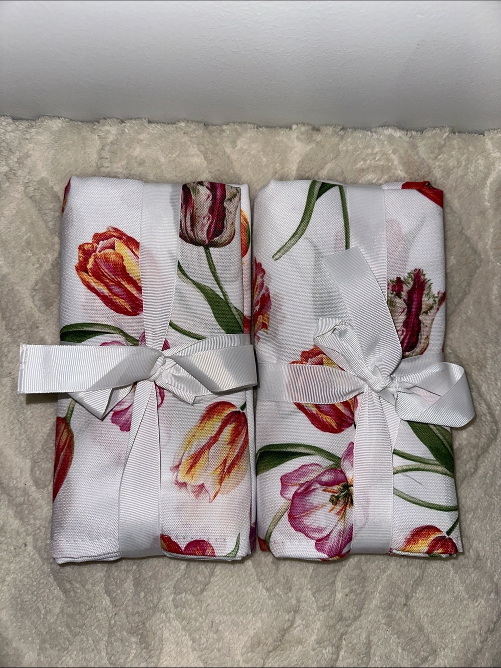 Wegmans Tulip Garden White Magenta Pink Green Set of 8 Polyester Napkins